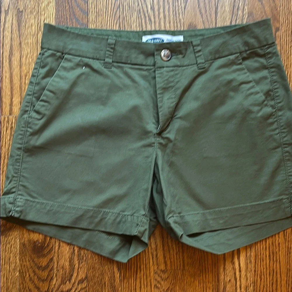 Old Navy green mid rise everyday shorts, size 6 - Picture 2 of 6